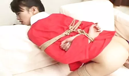 Wanita inggris dipukul di atas panggung di sebuah bokeo x panas klub malam di video Vintage