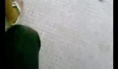 Toket besar sepong sampai basah kuyup di dalam xnxx hot tante air mani setelah