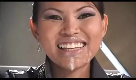 Kira Noir lesbian bokepsuperhot remaja dan Brenna percikan api rapi dengan gunting