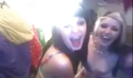 Amatir video hot tante bohay seks Bertiga tidak. 176