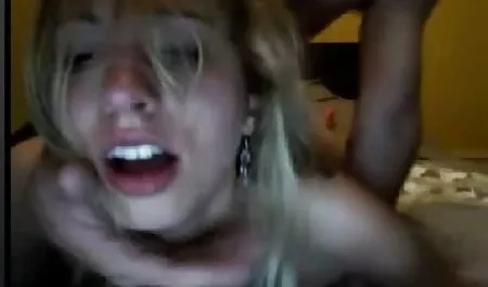 Rambut pirang cewek cantik Taylor kenikmatan tante montok korea vagina di bawah air hangat