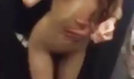bertemu seorang gadis di sebuah video hot tante seksi pantai umum dan anal seks wit