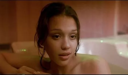 Payudara besar bokep hot malam pertama memata-matai di kamar mandi
